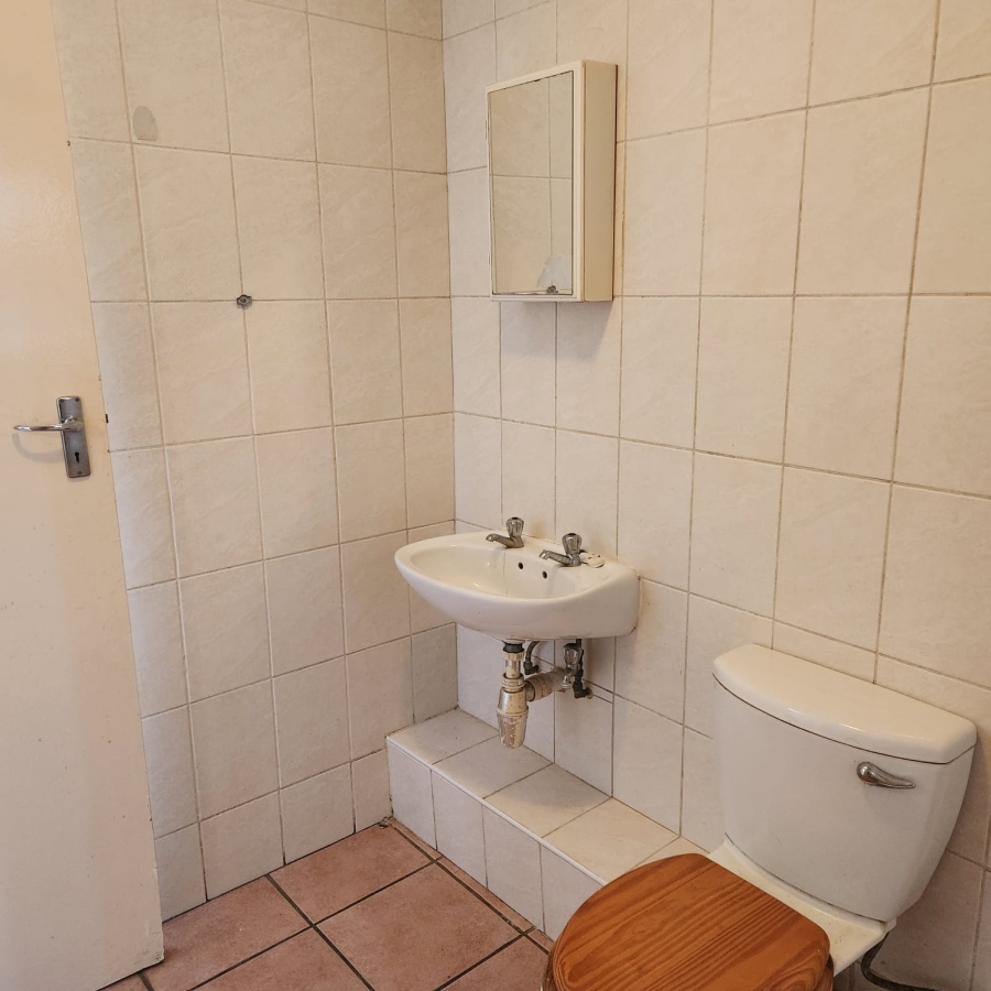 To Let 2 Bedroom Property for Rent in Kannoniers Park North West